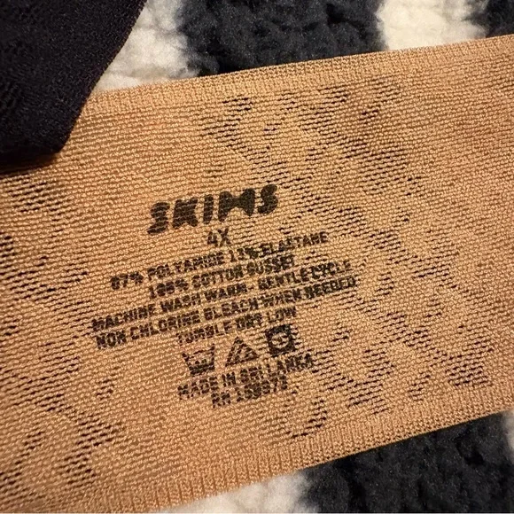 NWOT SKIMS 3 Pair Lace Seamless Thong Panty 4X - Picture 5 of 7